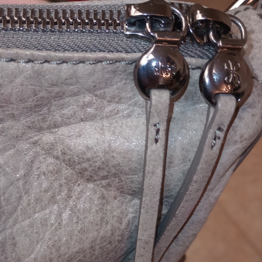 HOBO Soft Leather Valley Shoulder Bag in Titanium Grey EUC - Picture 5 of 6